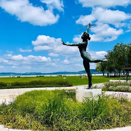 Lelle Marine Voila *